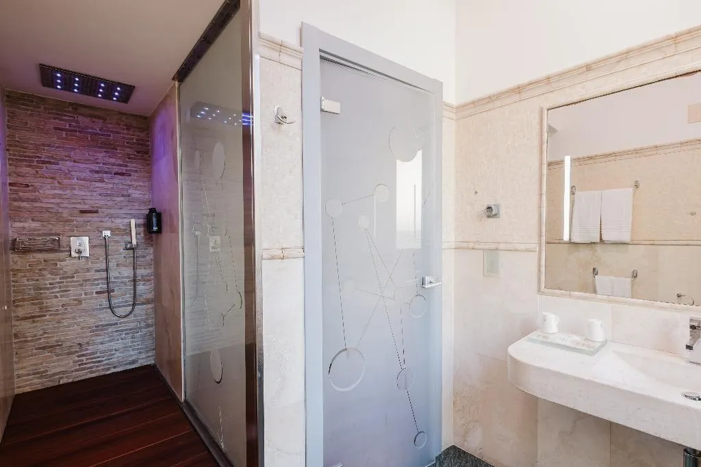 DOUBLE SUPERIOR Room, Hotel Trecento, Rome