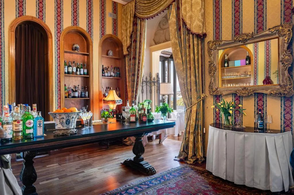 Bar, Excelsior Palace, Taormina