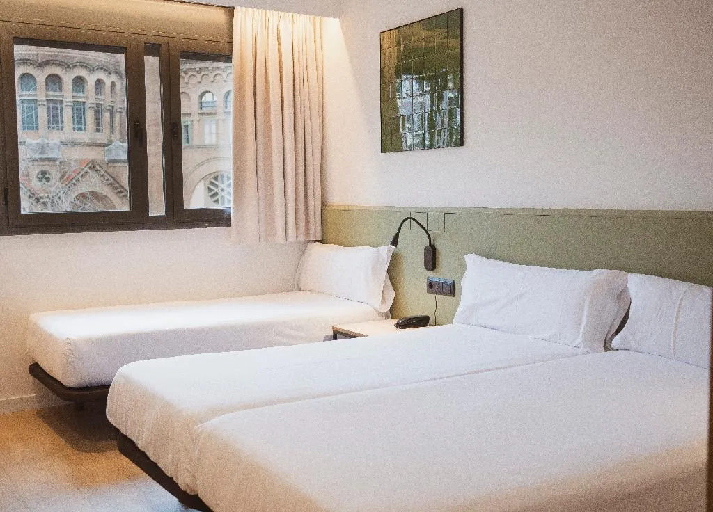TRIPLE STANDARD Room, Hotel Sant Pau, Barcelona