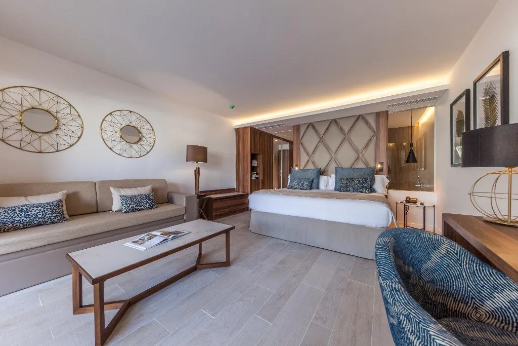 JUNIOR SUITE SUPERIOR Room, Zafiro Palace Palmanova, Majorca