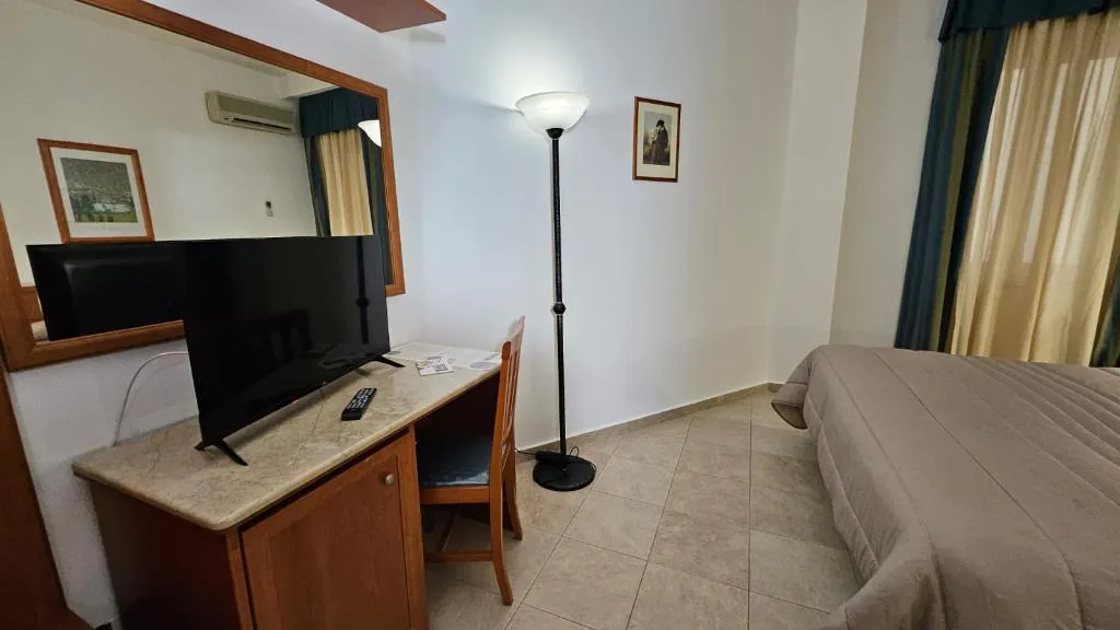 Double or Twin SUPERIOR TWO DOUBLE BEDS Room, GH Hotel & Restaurant, Palermo