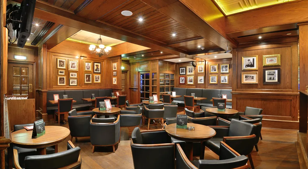 Bar, Delta Hotels by Marriott Jumeirah Beach, Dubai