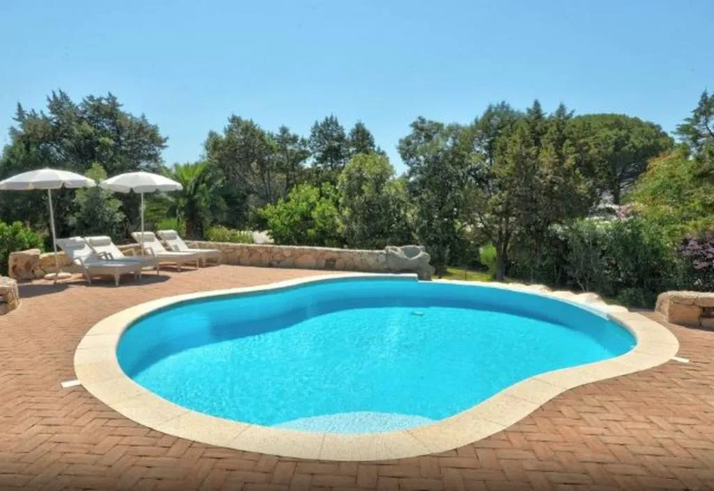 Pool, Nibaru, Olbia