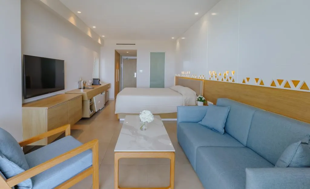 JUNIOR SUITE STANDARD Room, Tasia Maris Seasons, Cyprus