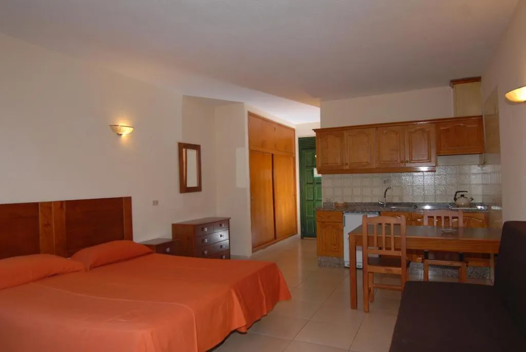 Room, Paradero II, Tenerife