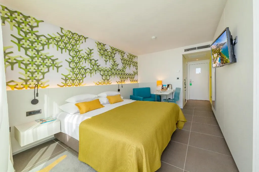 DOUBLE SINGLE USE SIDE SEA VIEW WITH BALCONY Room, Bluesun Mala Berulia, Split