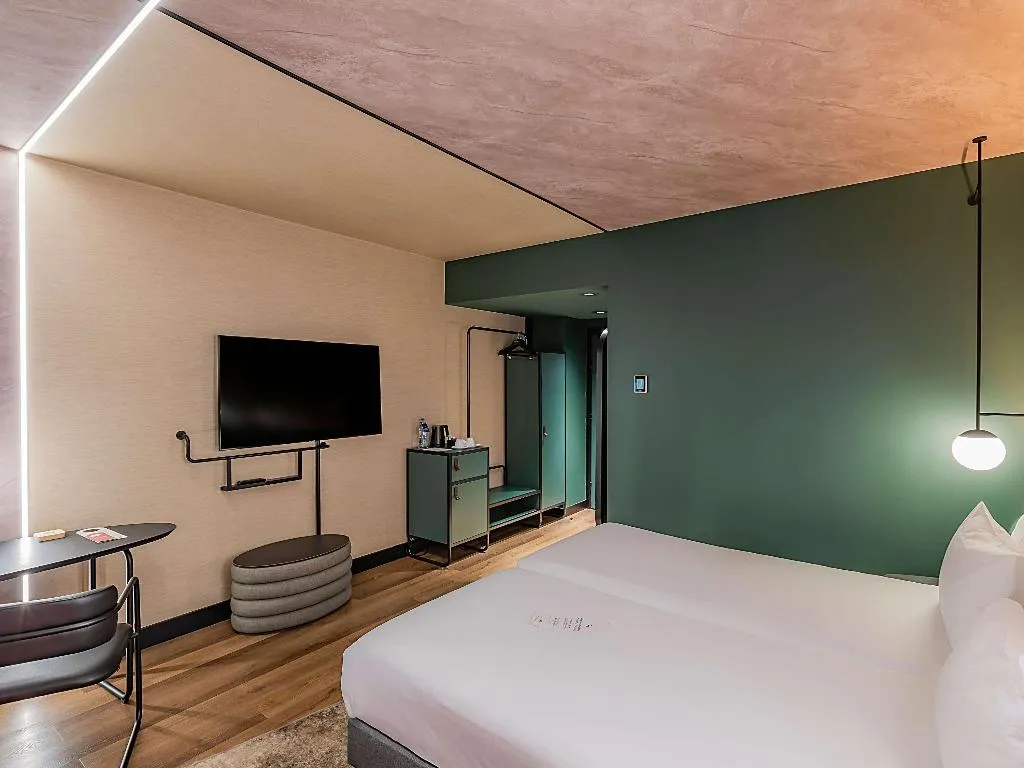 TWIN STANDARD Room, Novotel Lisboa, Lisbon