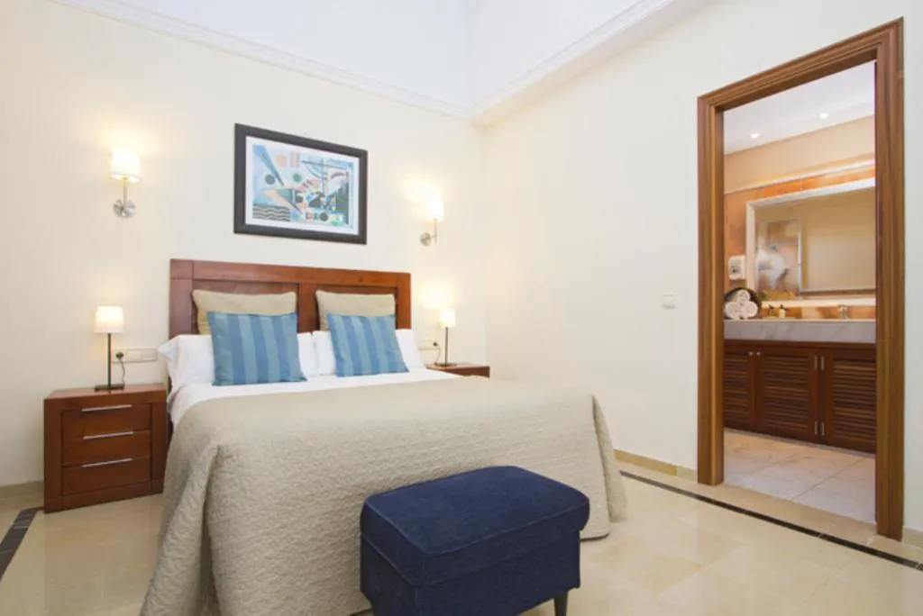 VILLA CAPACITY 5 THREE BEDROOM Room, Villas Coral Deluxe, Lanzarote