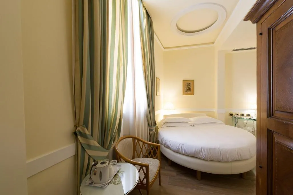 SINGLE STANDARD Room, Kraft, Florence