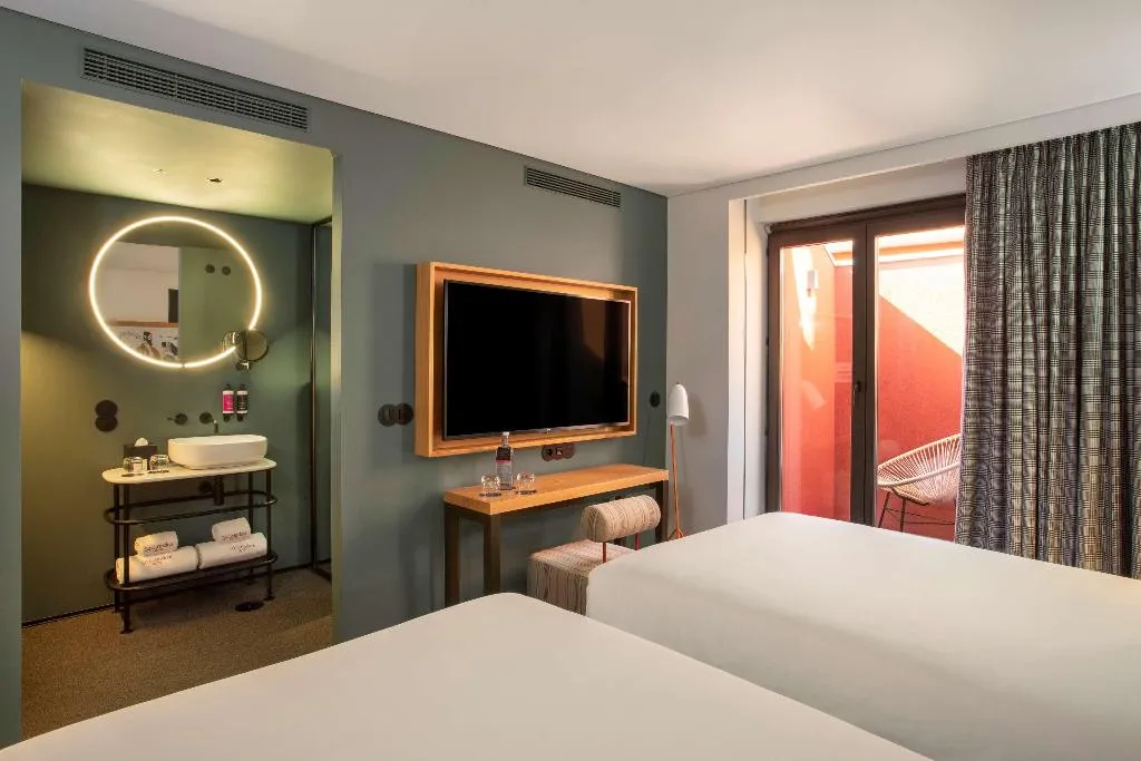 TWIN SUPERIOR Room, Se Catedral Hotel Porto, Tapestry Collection by Hi, Porto
