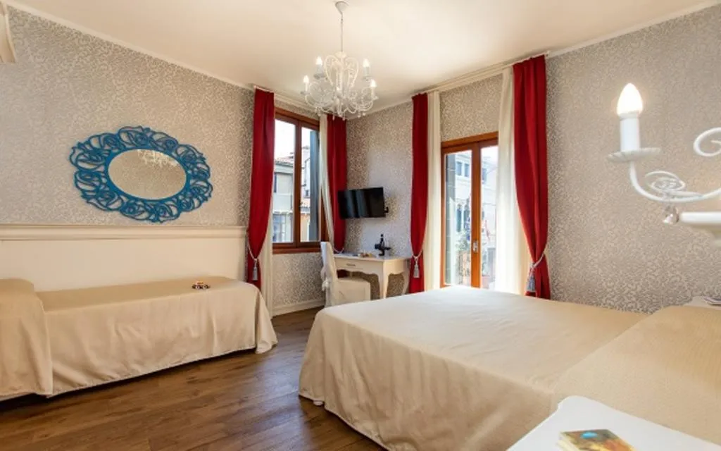 SUITE CANAL VIEW Room, Charming Palace Santa Fosca, Venice