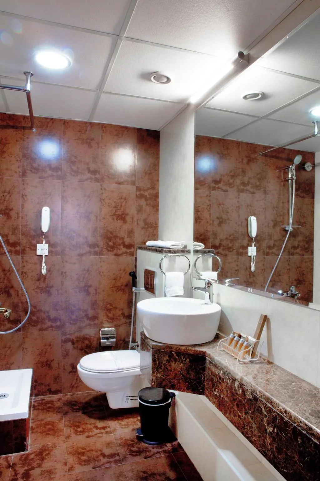 TRIPLE CLASSIC Room, Landmark Hotel Baniyas, Dubai