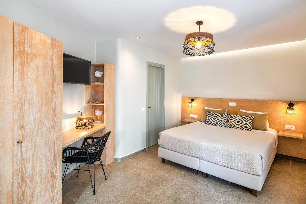 Double or Twin SUPERIOR Room, Fomithea, Santorini