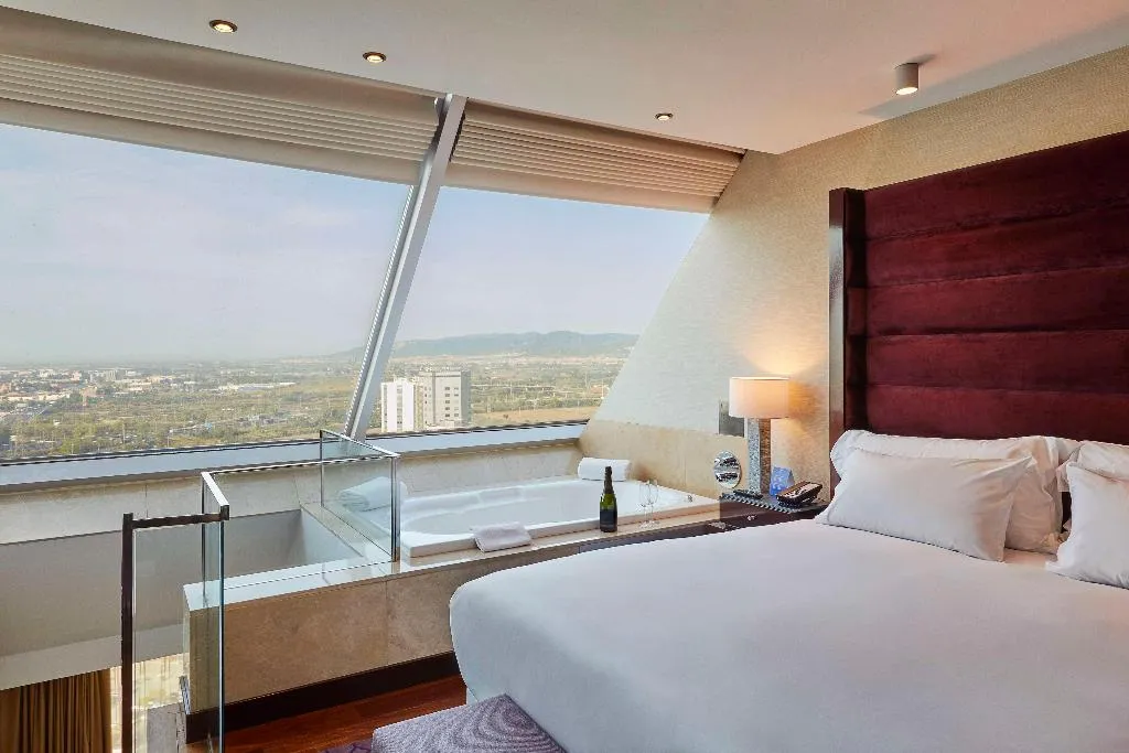 Room, Hyatt Regency Barcelona Tower, Barcelona