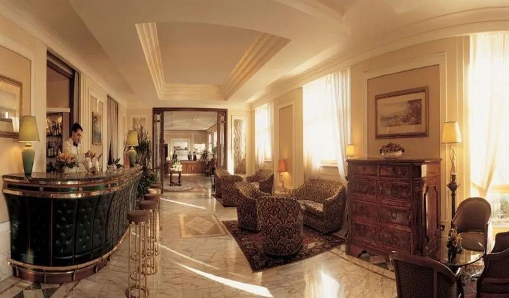 Bar, Grand Hotel Vesuvio Naples, Naples