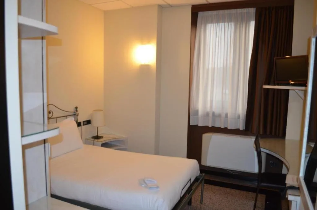 SINGLE STANDARD Room, Hotel Diamante, Milan