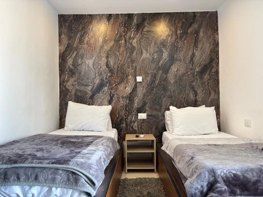 Double or Twin DELUXE WITH BALCONY Room, Sol Pyramids Inn, Cairo