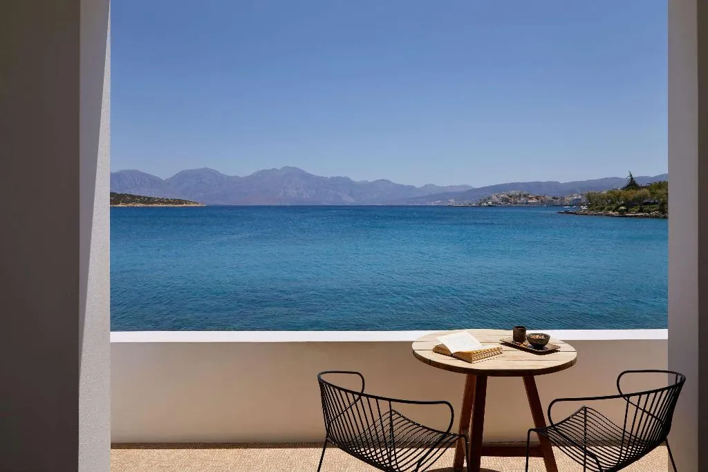 Room, Minos Beach Art Hotel, a Member of Design Hotels, Crete