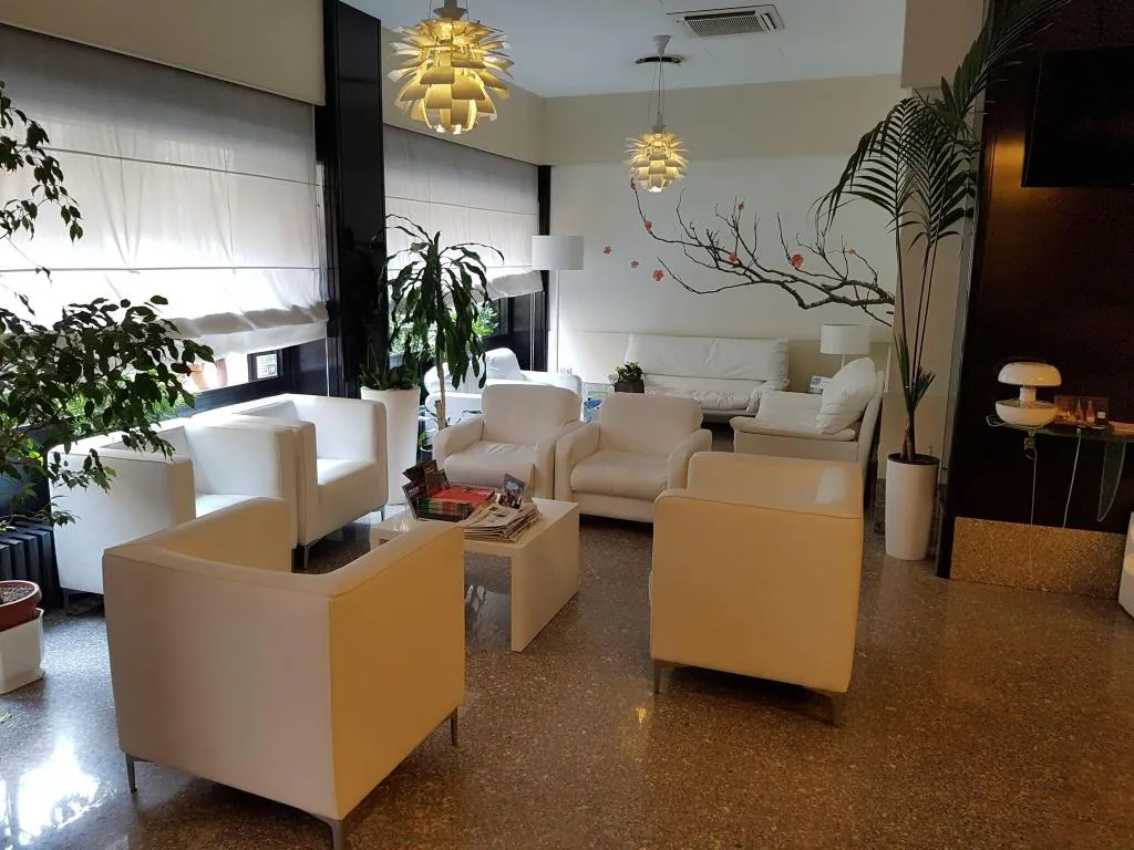 Lobby, Mennini, Milan
