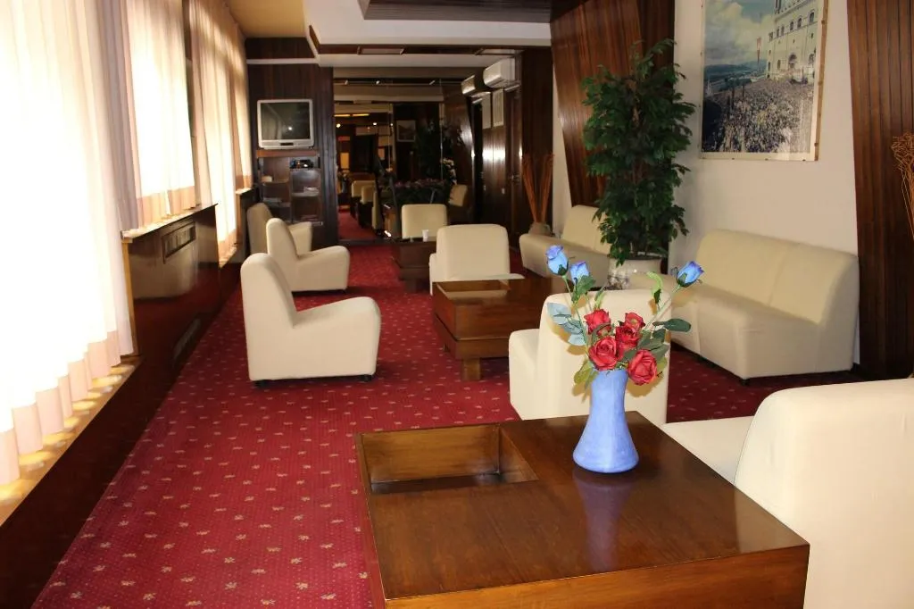 Lobby, Pinolo, Umbria