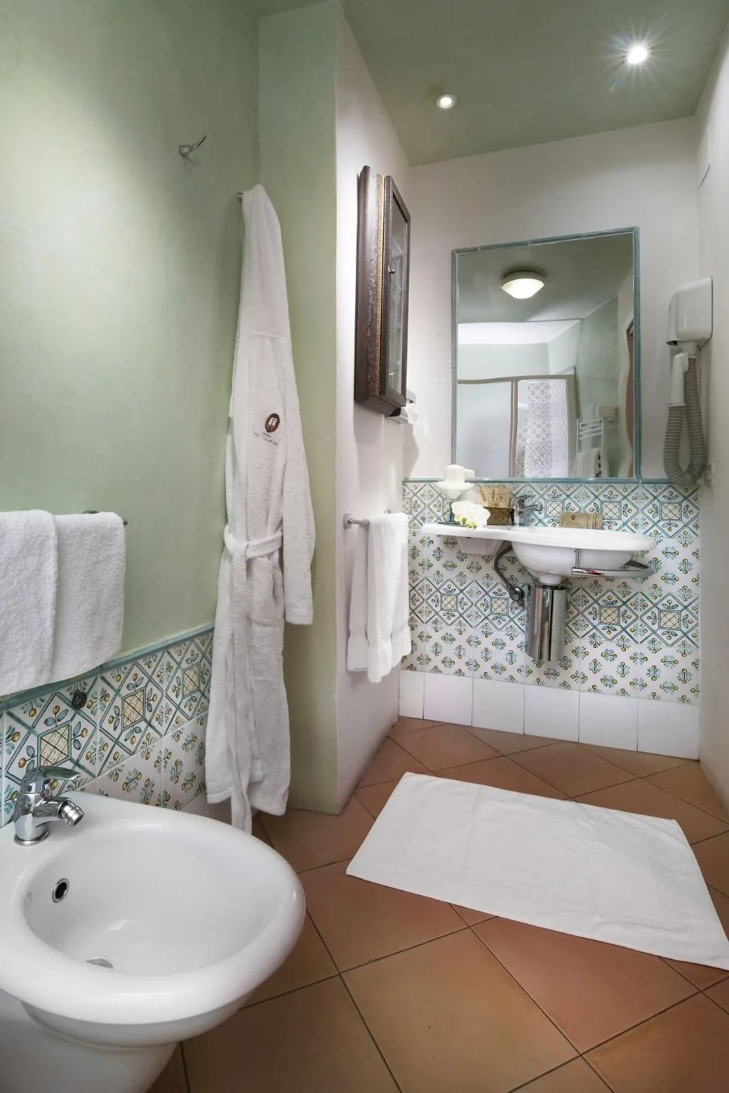 DOUBLE CLASSIC QUEEN BED Room, Villa Casagrande, Florence