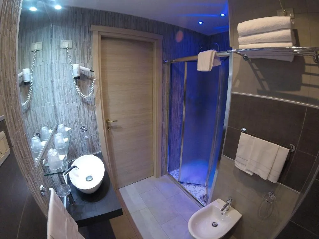 Room, Hotel Perugino, Milan