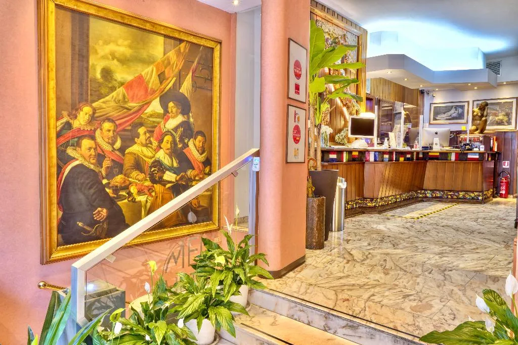 Lobby, Mec, Milan