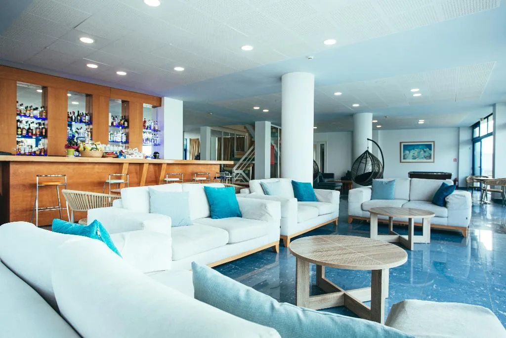 Lobby, Sissy, Athens