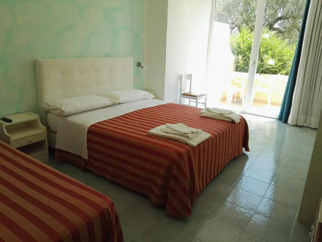 Room, Sporting Club America, Naples