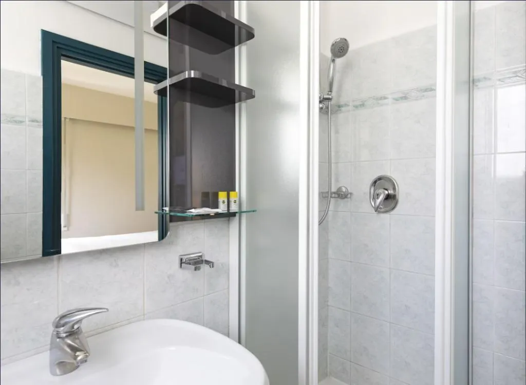 TWIN STANDARD Room, B&B Hotel Como City Center, Milan