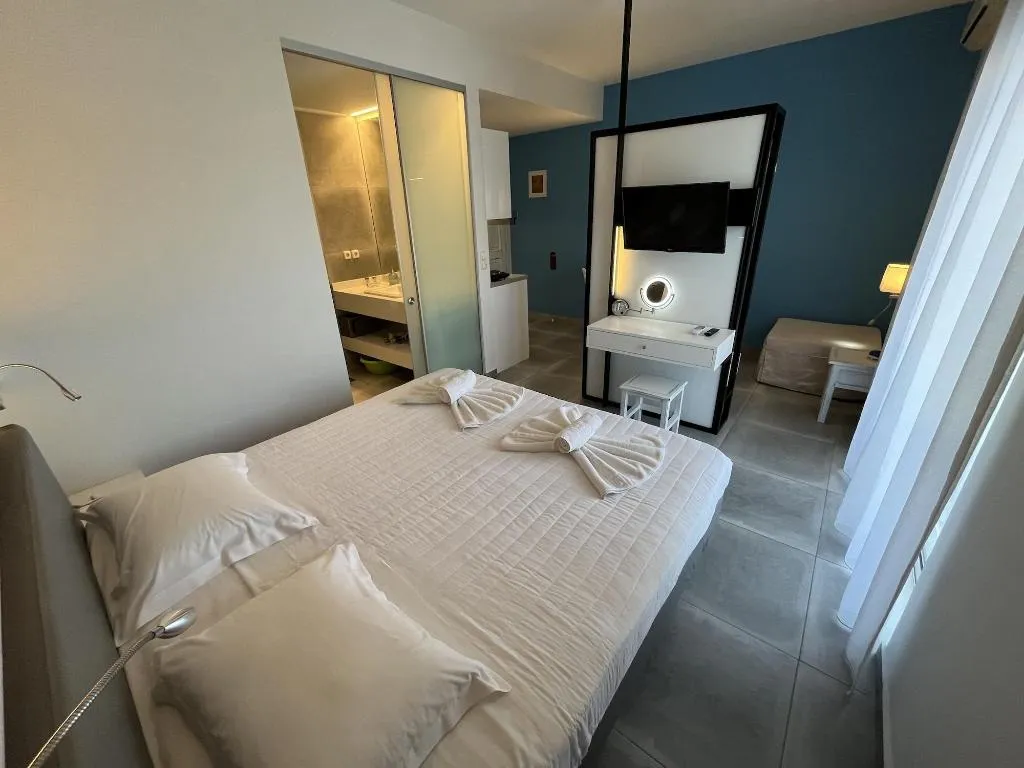 Room, Niriides Hotel, Crete