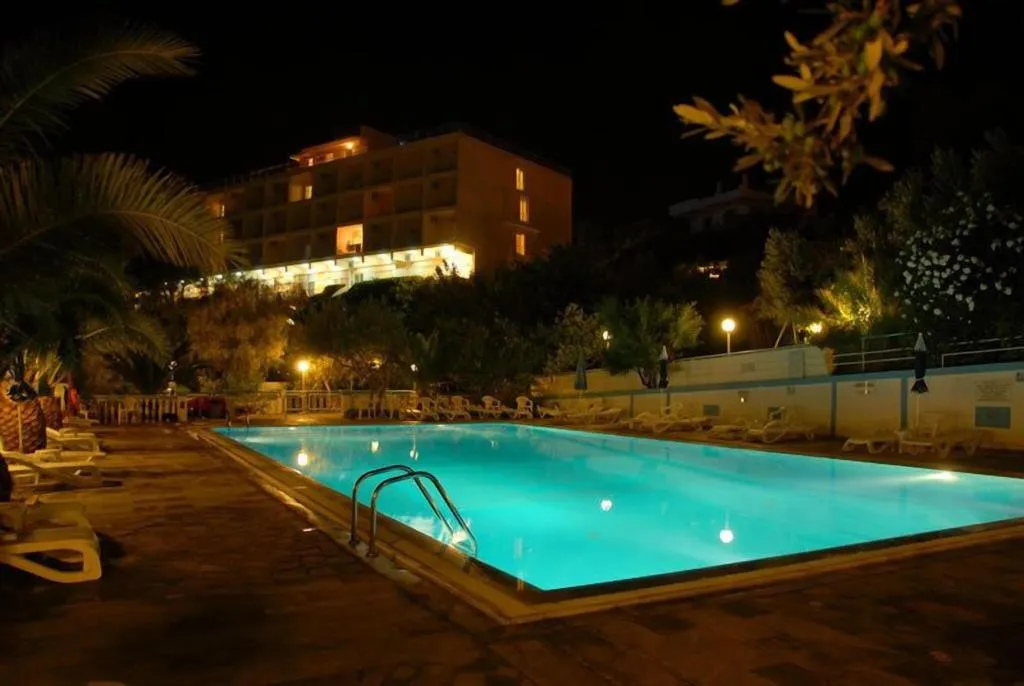 Pool, Pappas, Kalamata