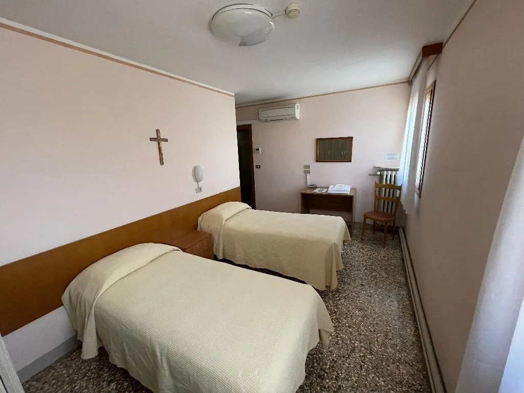 TWIN STANDARD Room, Casa Caburlotto, Venice