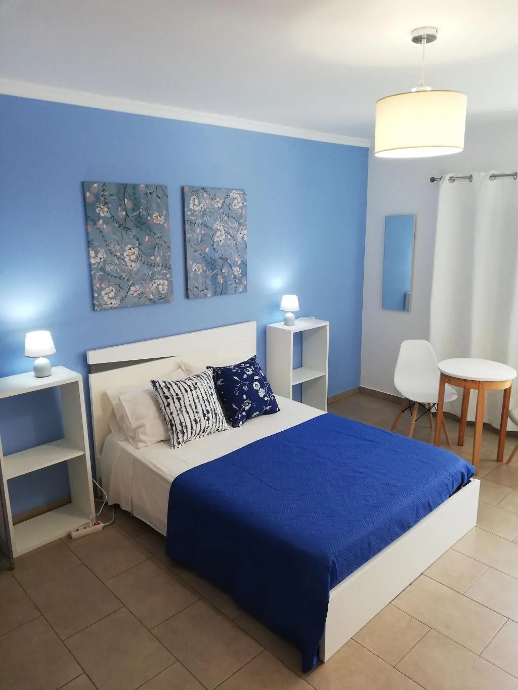 Room, Fx Pena, Madeira