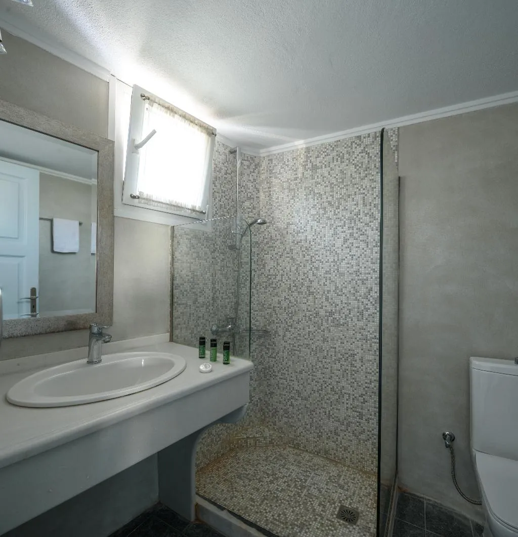 Double or Twin CLASSIC Room, Alesahne Beach, Santorini