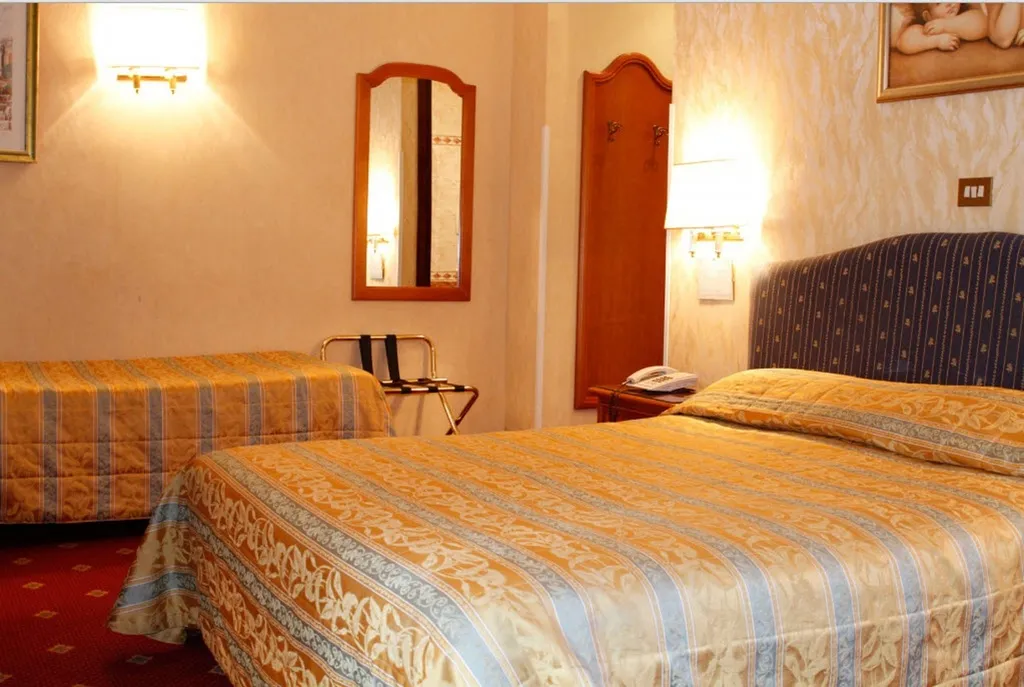 Double or Twin STANDARD Room, The Cross, Rome