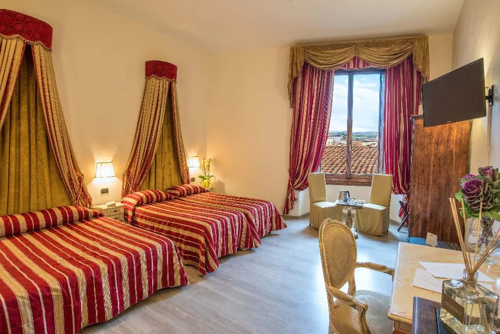 QUADRUPLE STANDARD Room, Paris, Florence