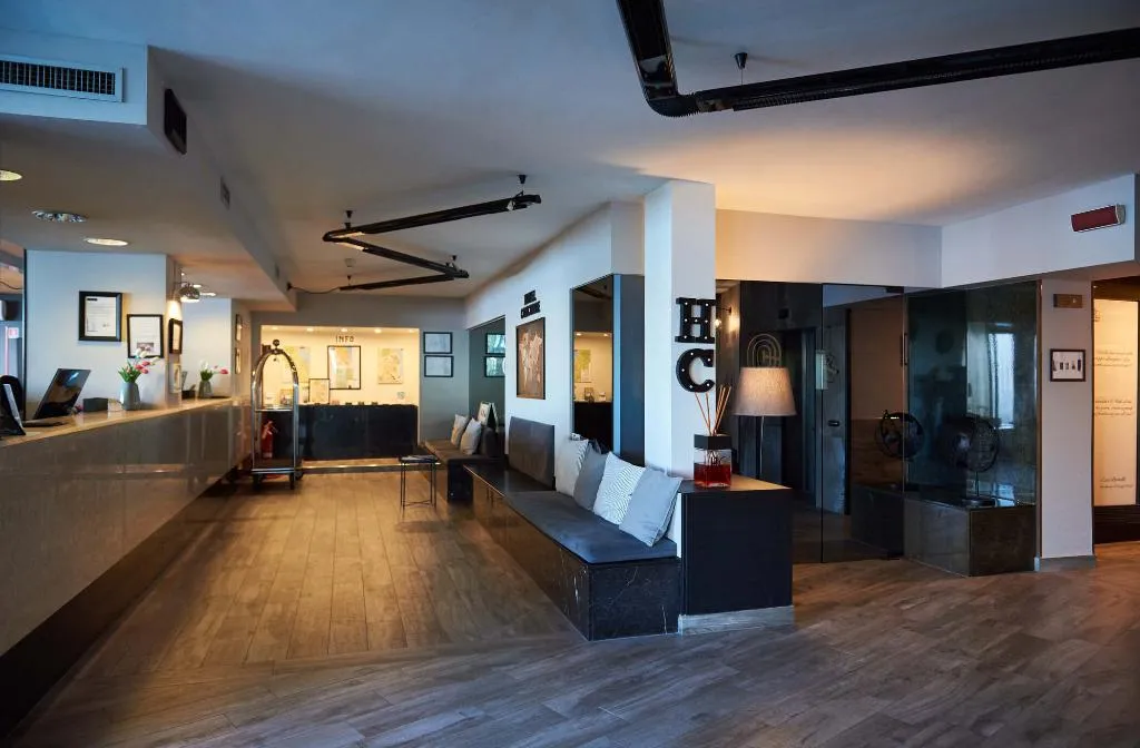 Lobby, Concorde, Milan