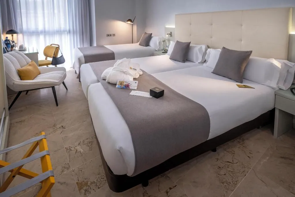 TRIPLE COMFORT Room, Serhs del Port, Barcelona