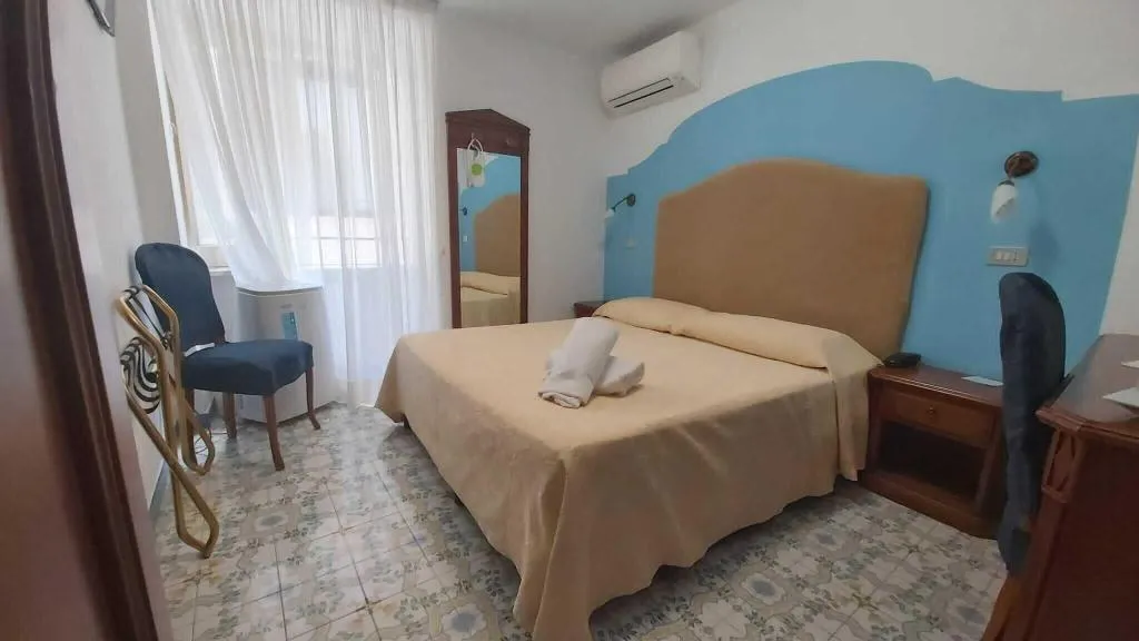 Double or Twin ECONOMY Room, Amalfi, Naples
