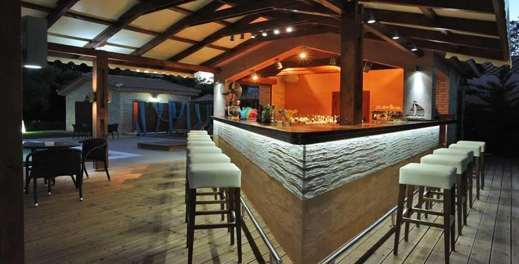 Sports and Entertainment, Eleas Gi, Zante