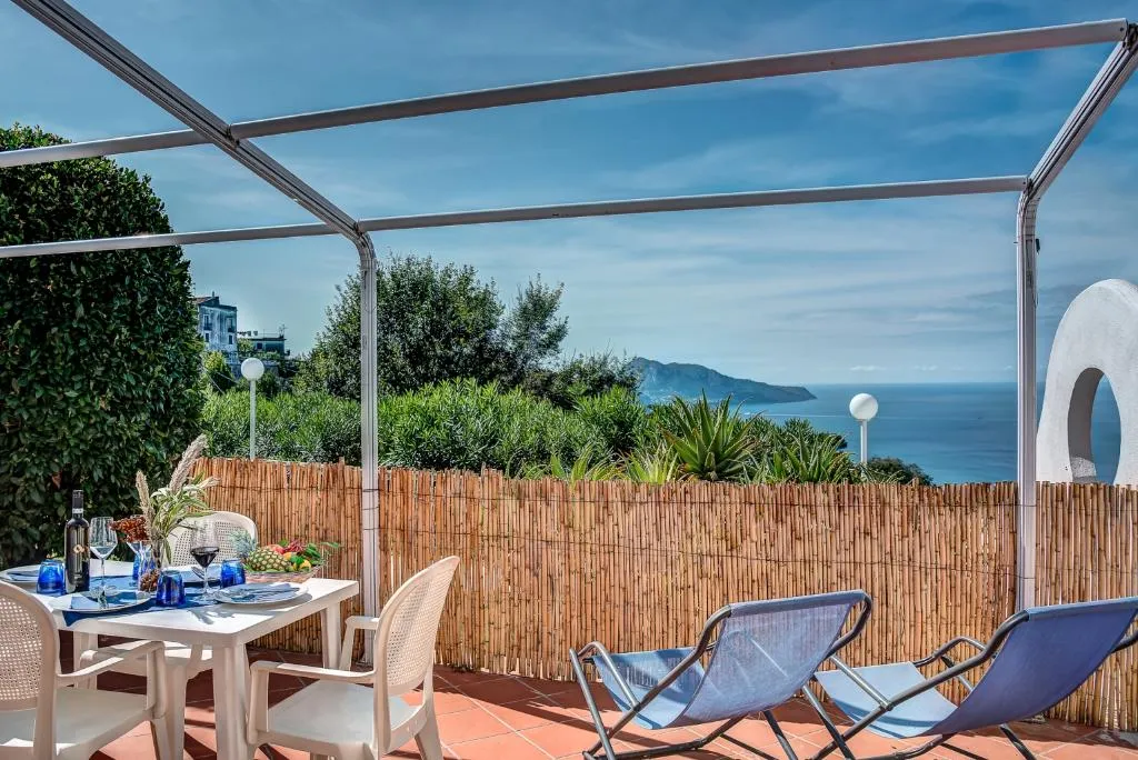 APARTMENT CLASSIC TWO BEDROOMS Room, Gocce Di Capri  Residence, Naples
