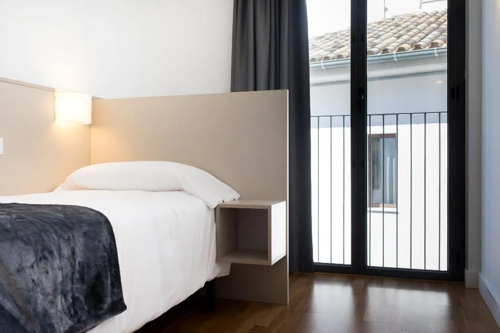 APARTMENT FOUR BEDROOMS Room, Mon Suites Catedral, Valencia