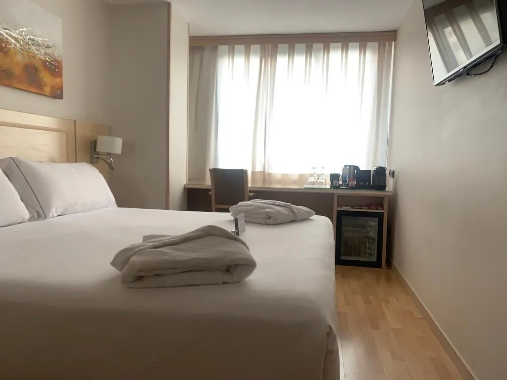DOUBLE SINGLE USE SUPERIOR Room, BYPILLOW Castellana, Madrid