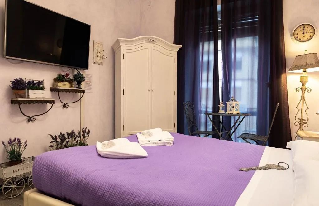 Room, Romantic Dreams, Naples