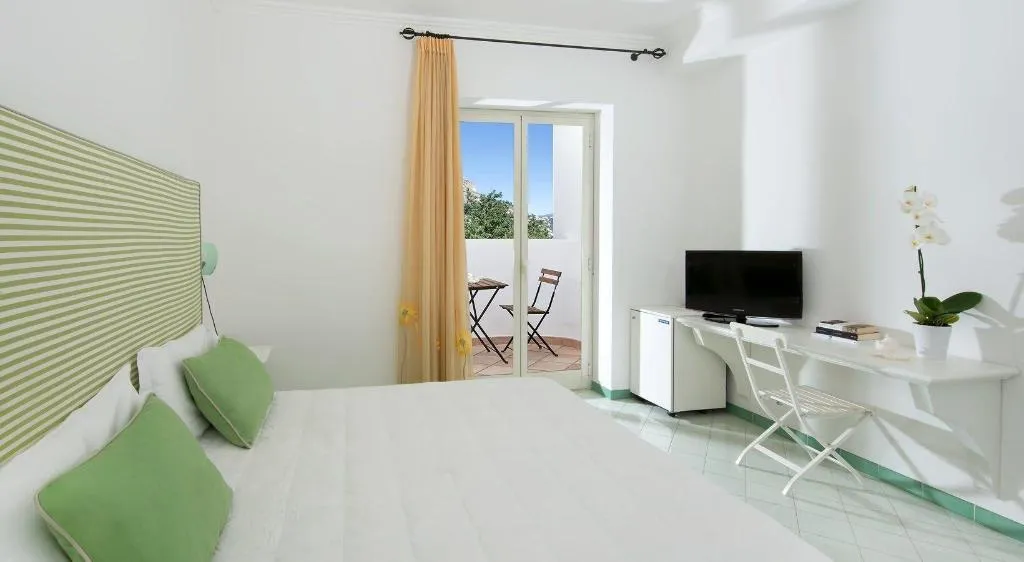 Room, Le Terrazze, Naples