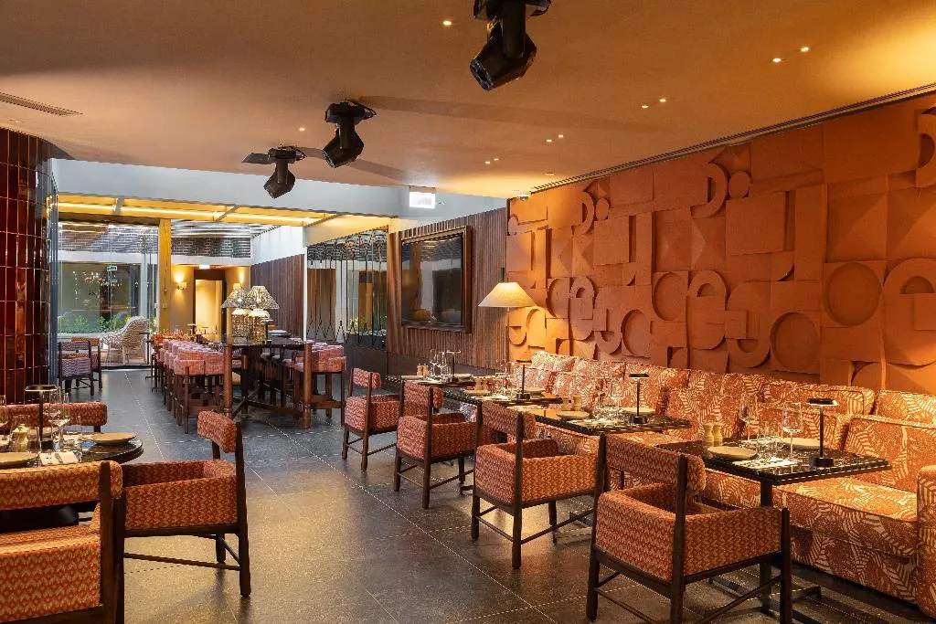 Restaurant, Evolution Valbom, Lisbon