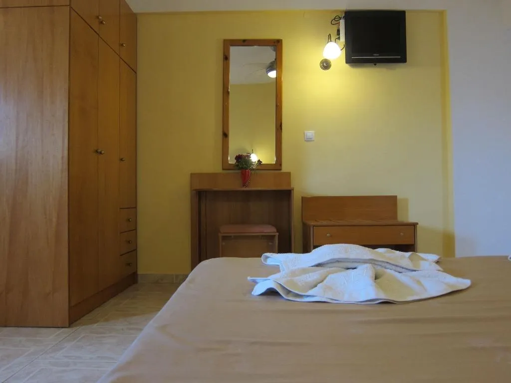 Room, Baladinos Apartments, Crete