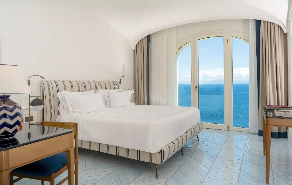 Room, Borgo Santandrea, Naples