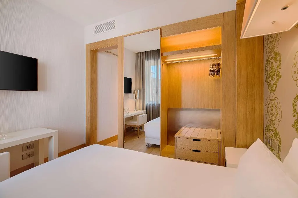 Room, NH Firenze, Florence